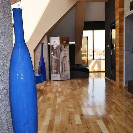 New York Apartment *